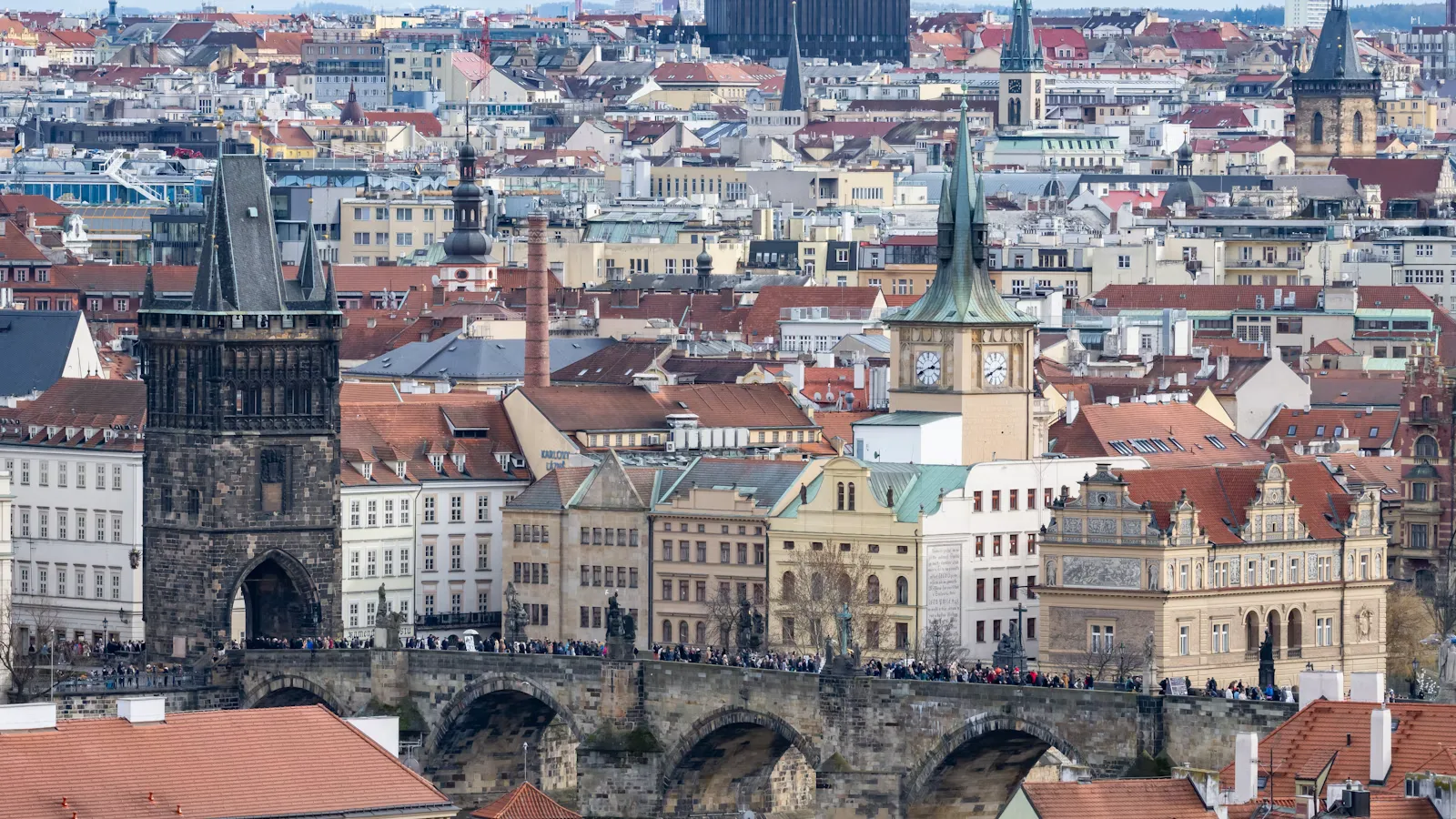 Pohled na Karlův most v Praze